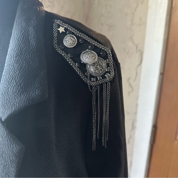 Junarose by Vera Moda Black Silver Embellished Shoulder Western Blazer - Picture 7 of 16